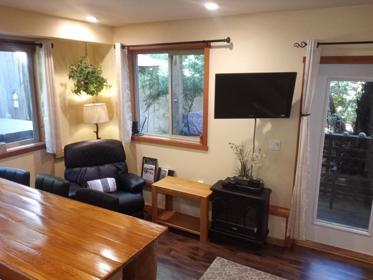 Forest Sweet Retreat Hot Tub & Wood Fired Sauna Ucluelet Exterior foto